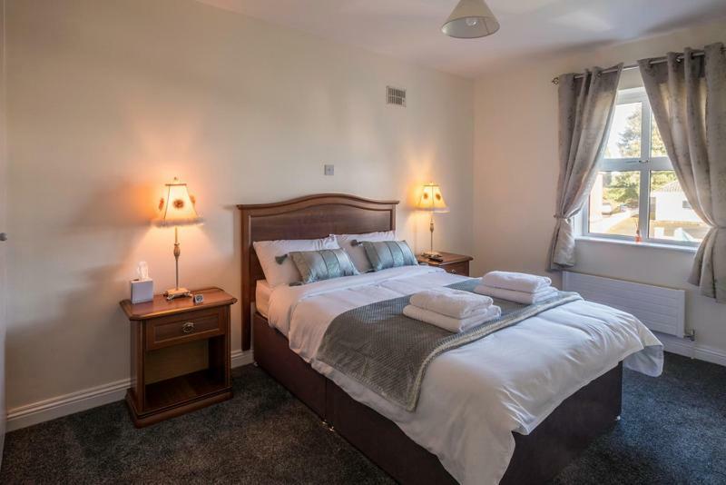 Mulberry Lodge Guest House Ballyhaunis Bagian luar foto