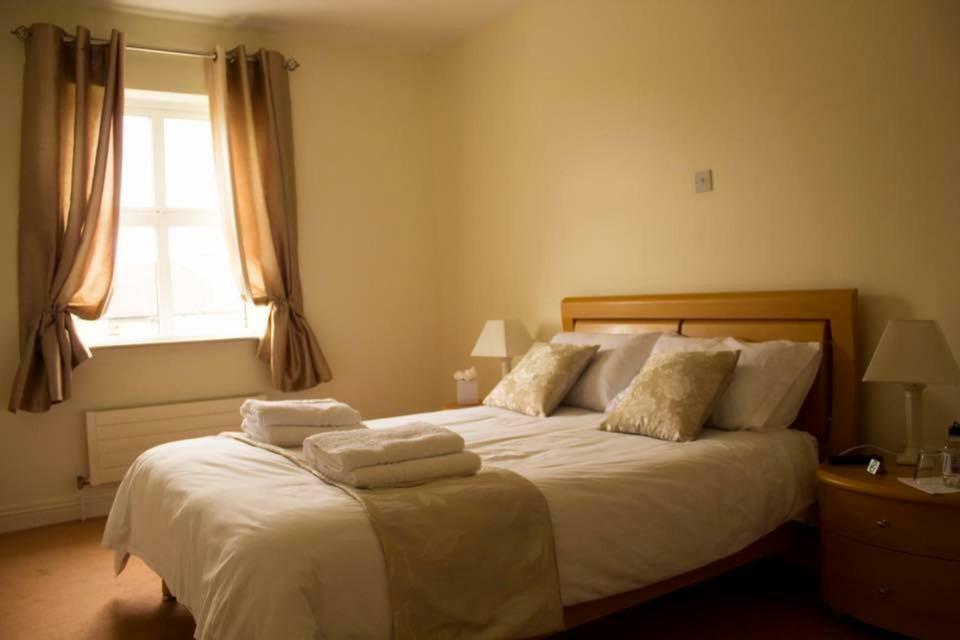 Mulberry Lodge Guest House Ballyhaunis Bagian luar foto