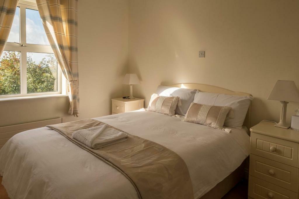Mulberry Lodge Guest House Ballyhaunis Bagian luar foto